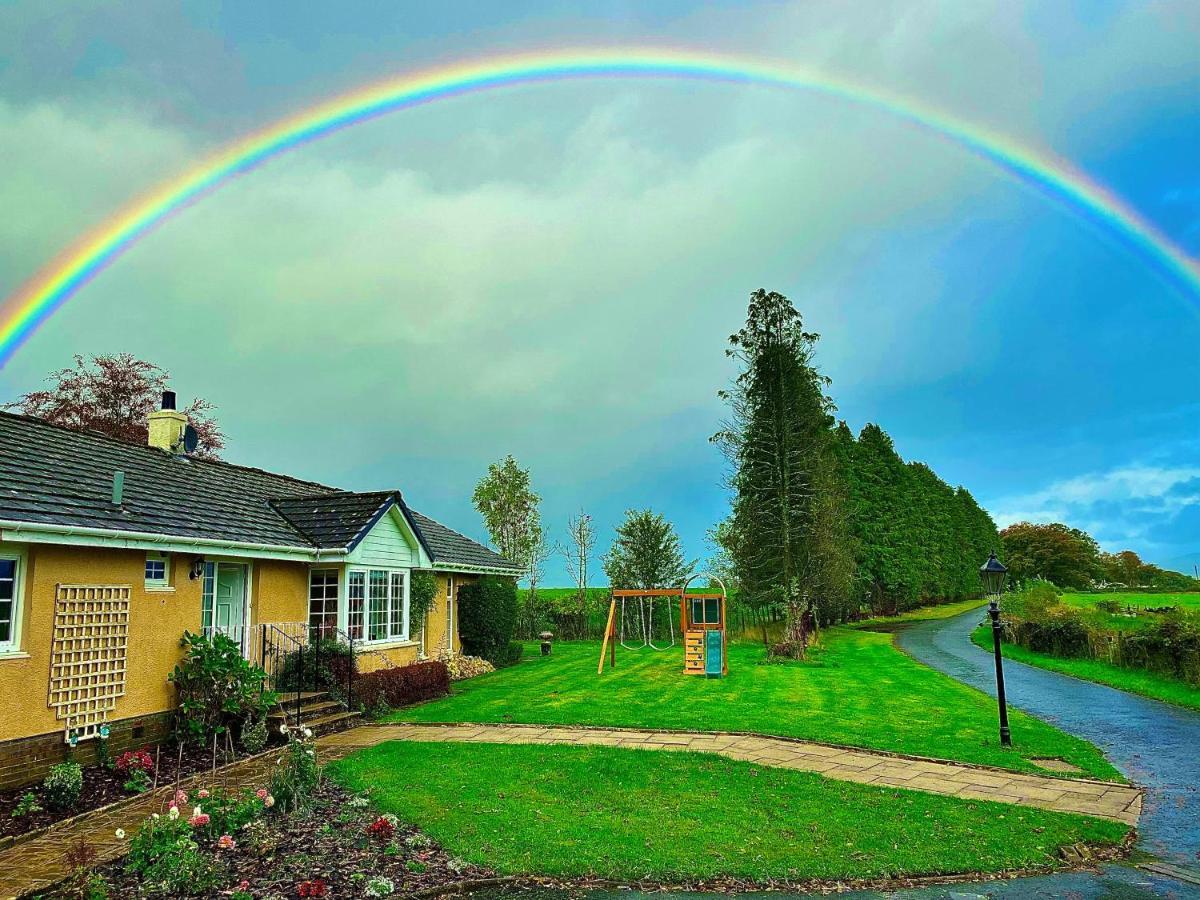 Finn Village "Mountain View Cottage" Private Garden, 9-Seater Hot Tub, Firepit & Pizza Stove Drymen Eksteriør billede