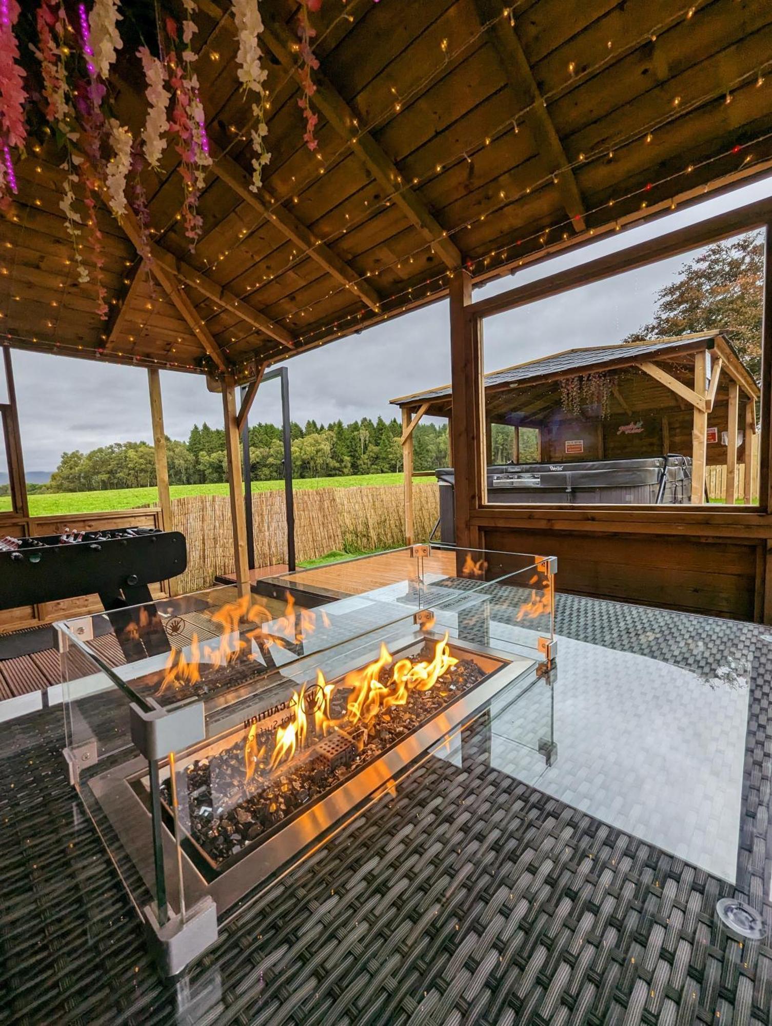 Finn Village "Mountain View Cottage" Private Garden, 9-Seater Hot Tub, Firepit & Pizza Stove Drymen Eksteriør billede